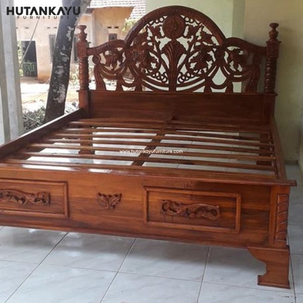Tempat Tidur Dipan Ukir Headboard Hutankayu Furniture Mebel Jati Jepara 01