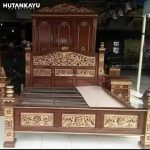 Tempat Tidur Dipan Ukir Kombinasi Gold Hutankayu Furniture Mebel Jati Jepara 01
