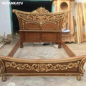 Tempat Tidur Dipan Ukir Kombinasi Gold Mewah Hutankayu Furniture Mebel Jati Jepara 01